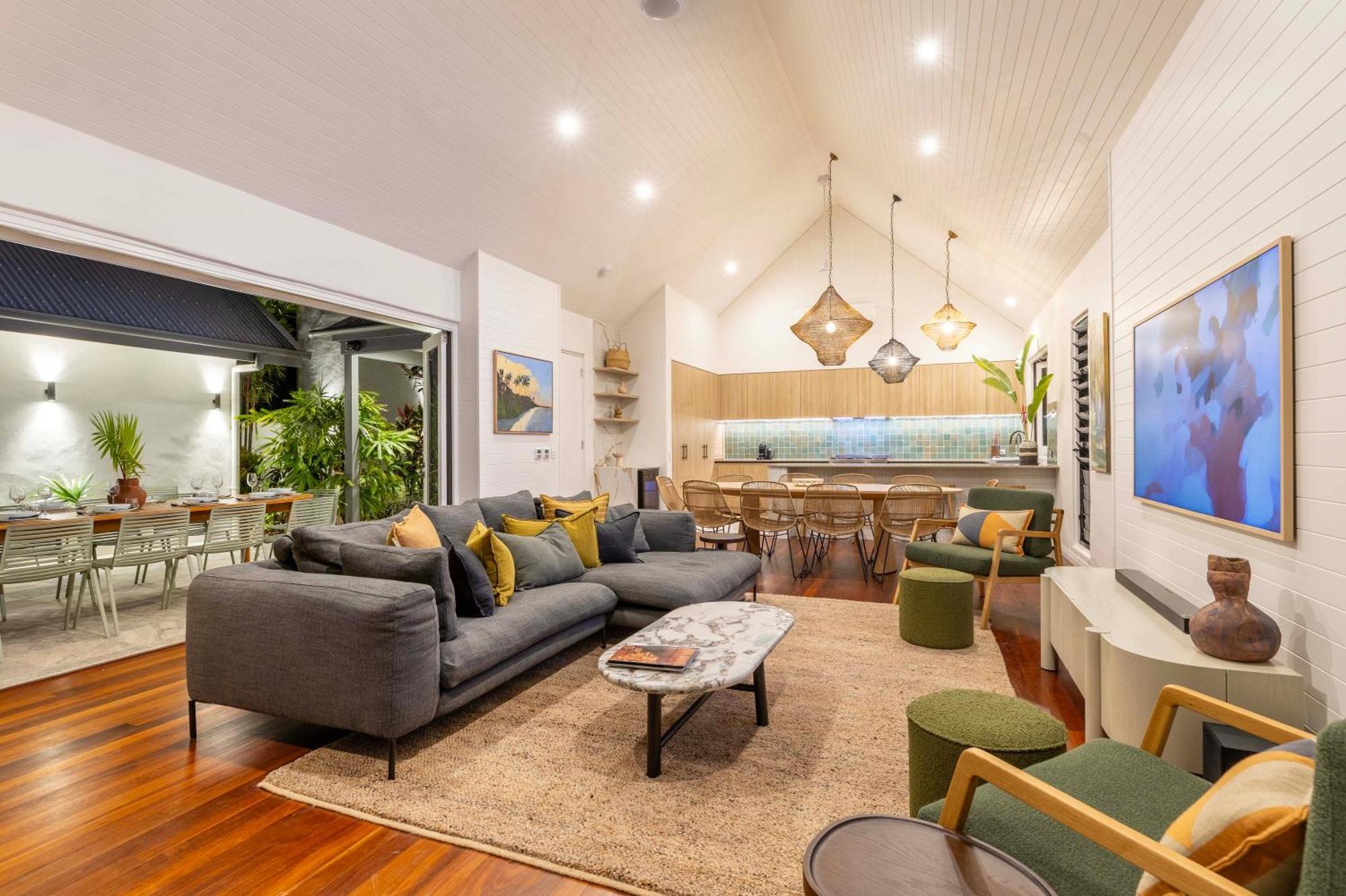 Sea Pavilion - Luxury Sleeps 12 Guests Holiday home *