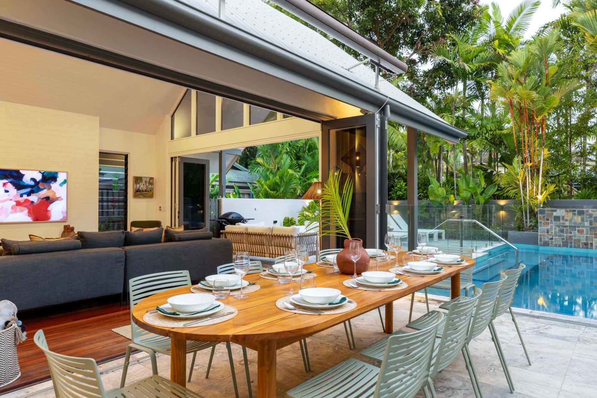 Sea Pavilion - Luxury Sleeps 12 Guests Holiday home Port Douglas