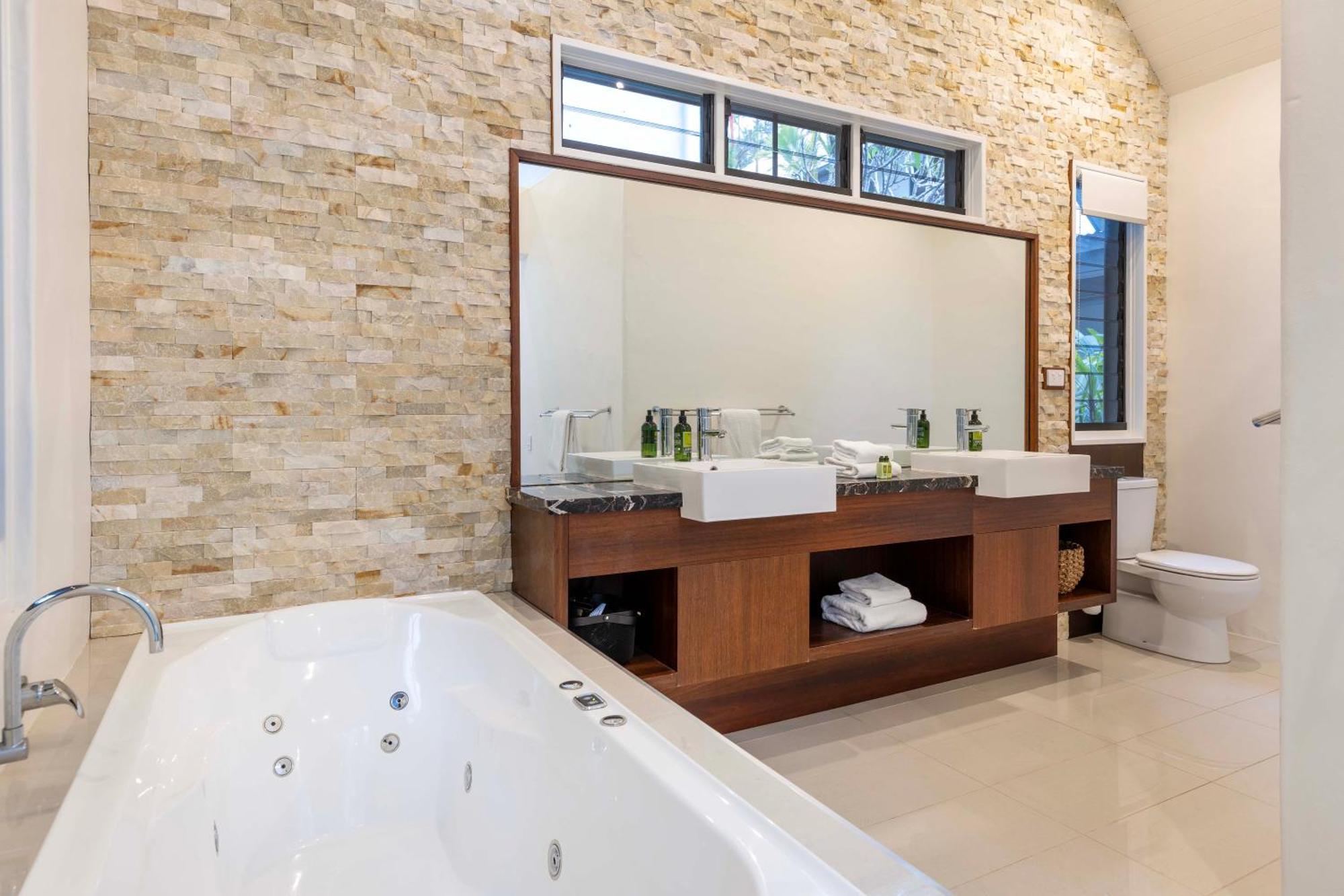 Sea Pavilion - Luxury Sleeps 12 Guests * Port Douglas