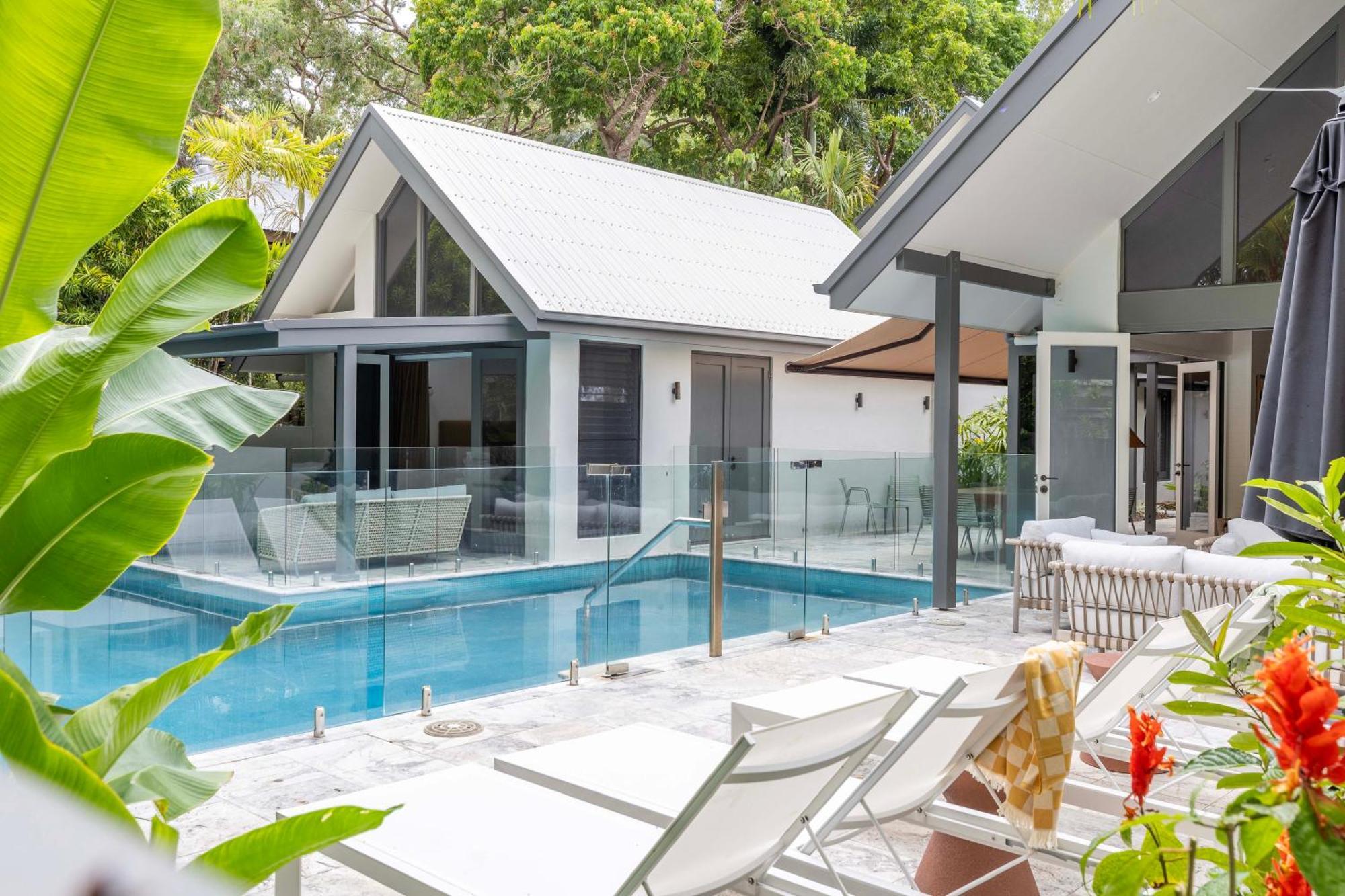 Sea Pavilion - Luxury Sleeps 12 Guests Holiday home