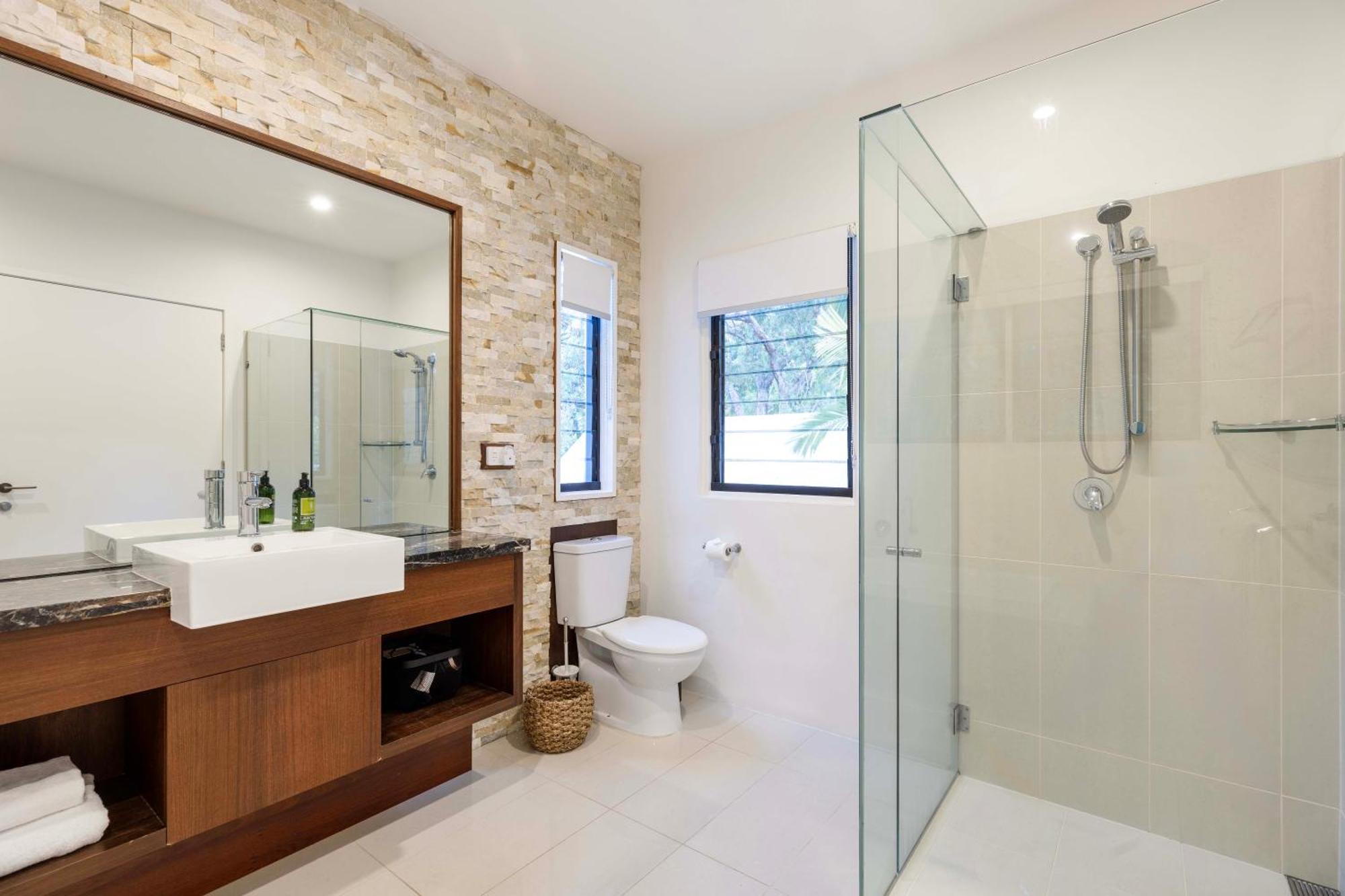 Sea Pavilion - Luxury Sleeps 12 Guests Holiday home Port Douglas
