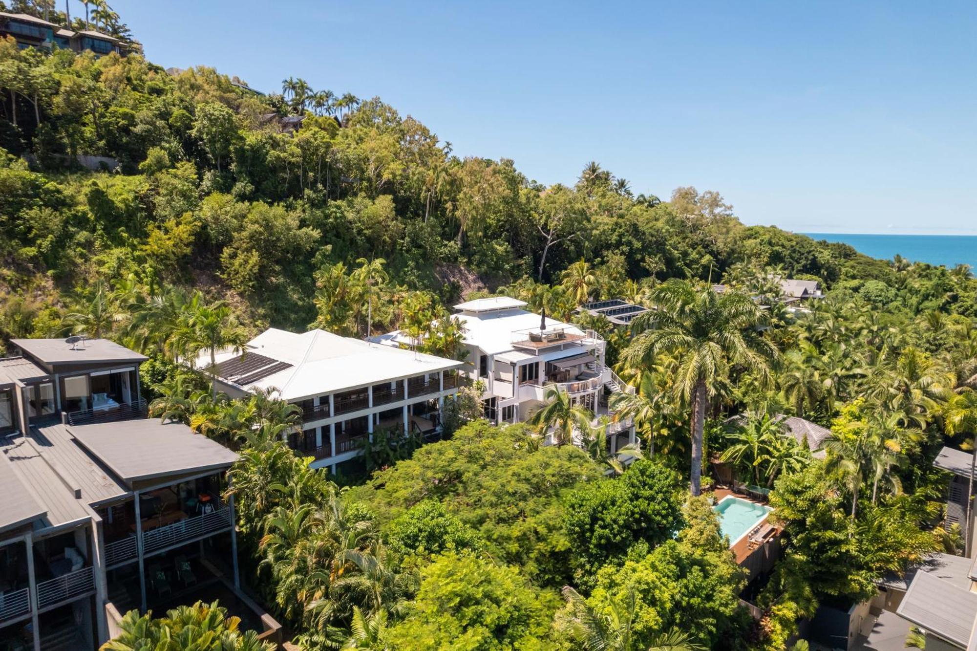 Villa 53b Street - Modern Luxury In