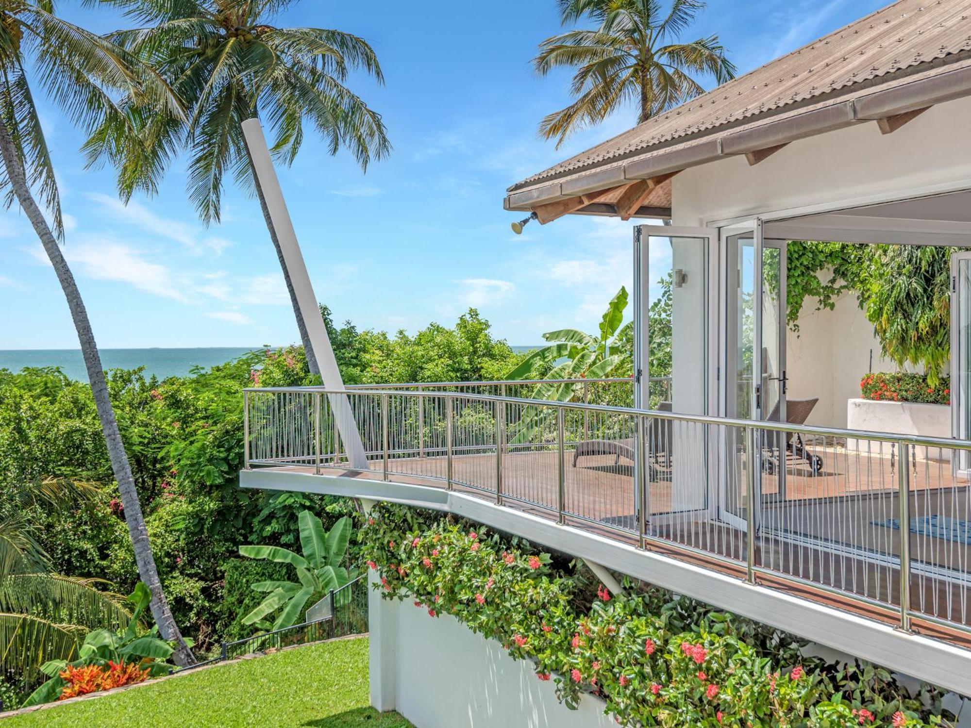 The Pinnacle - Stunning Views In The Town Centre Port Douglas