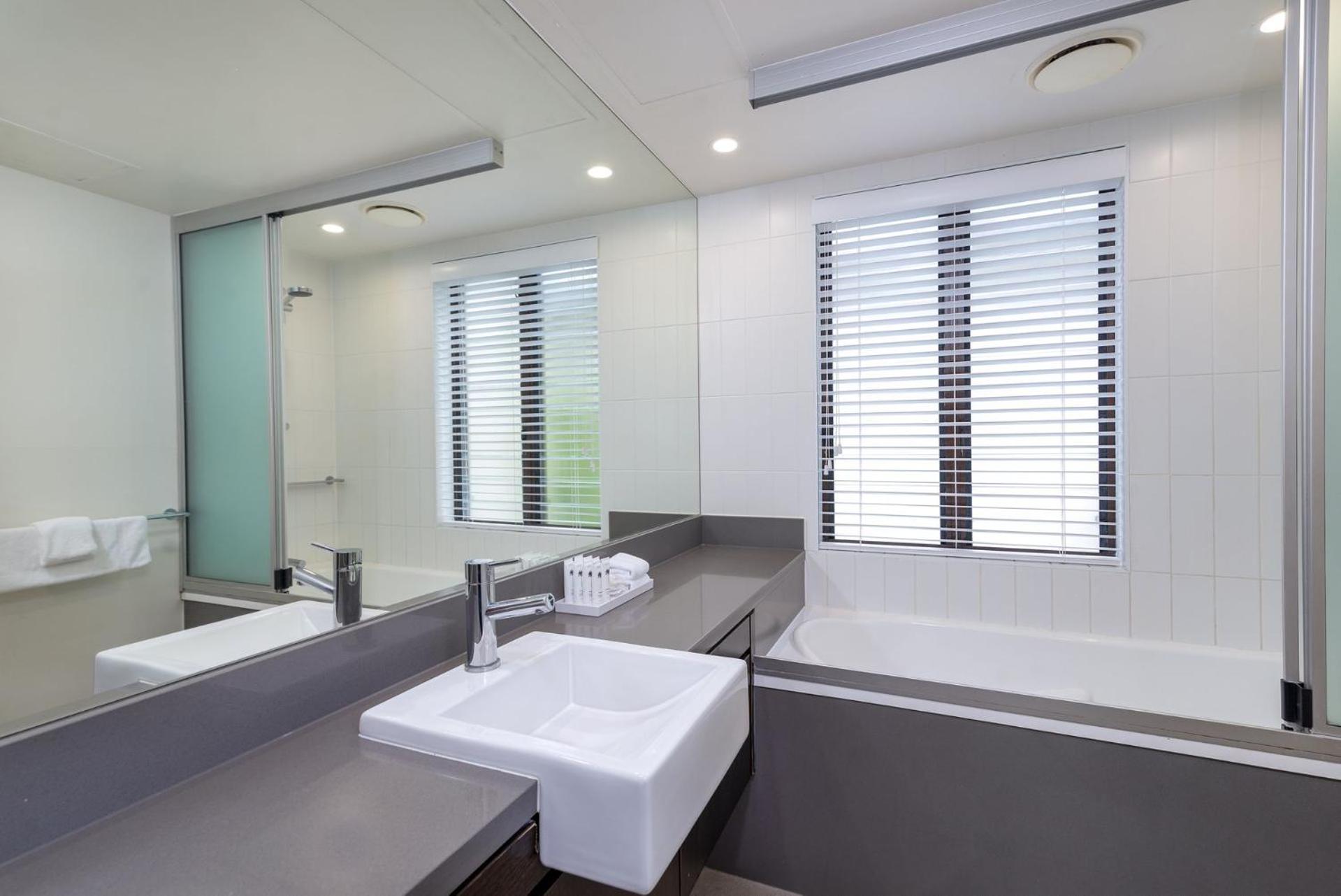 Apartment 201 And 202 Temple By The Sea - 3 Bedroom *