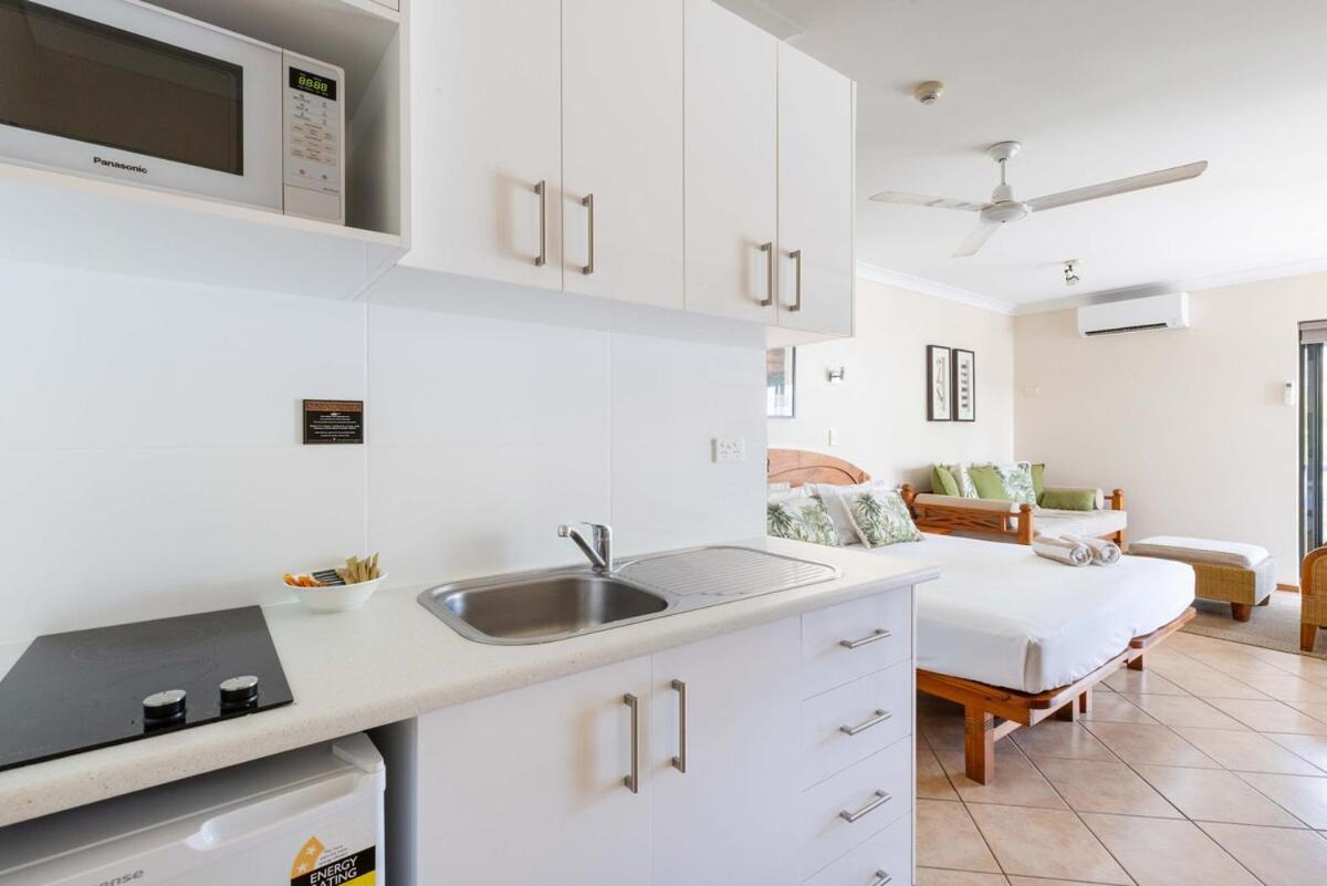 Apartment Honeymoon 53 *