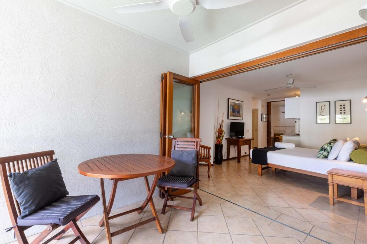 Hibiscus Pool View 49a