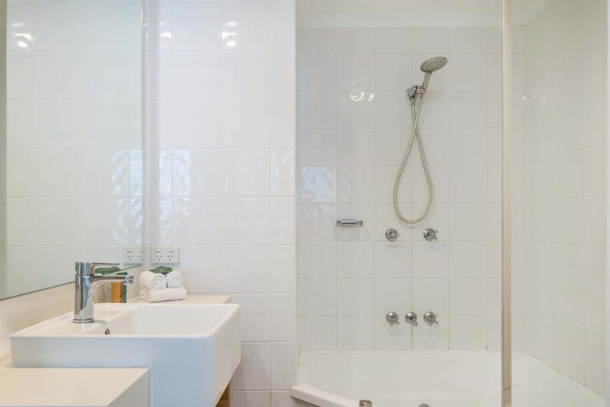 Poolview Dual-key & Br 79 At Portsea Apartment *