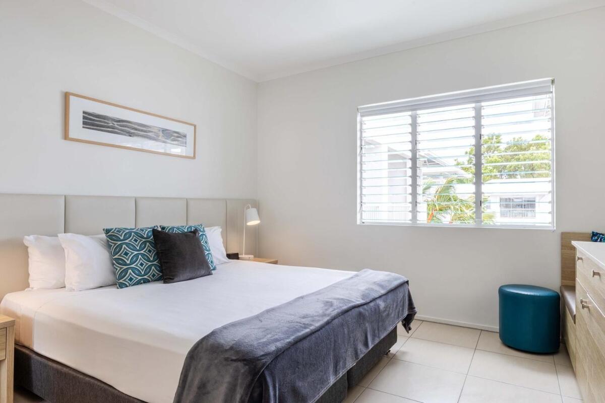 Poolview Dual-key & Br 79 At Portsea * Port Douglas