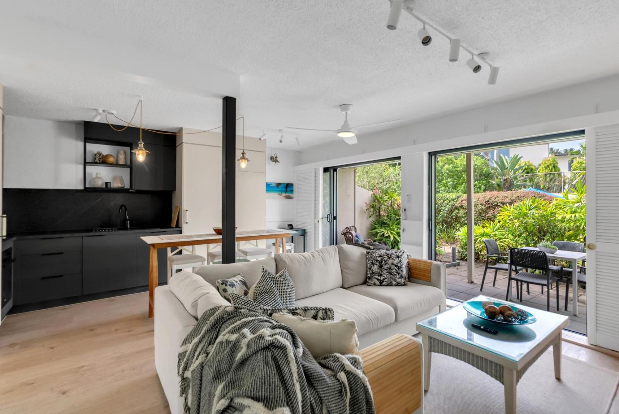 Retreat Serene - Poolside On The Esplanade Apartment Port Douglas