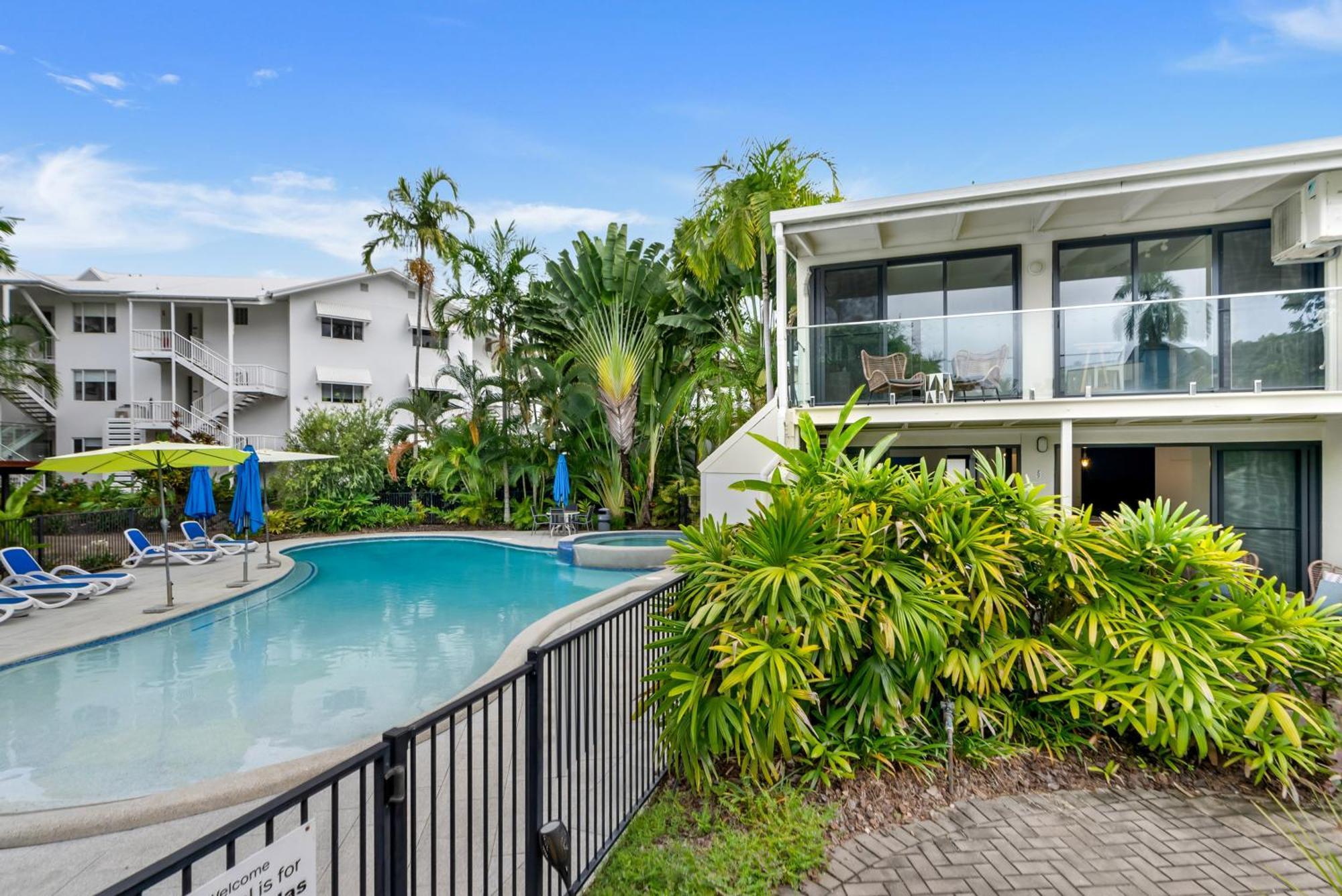 Apartment Retreat Serene - Poolside On The Esplanade