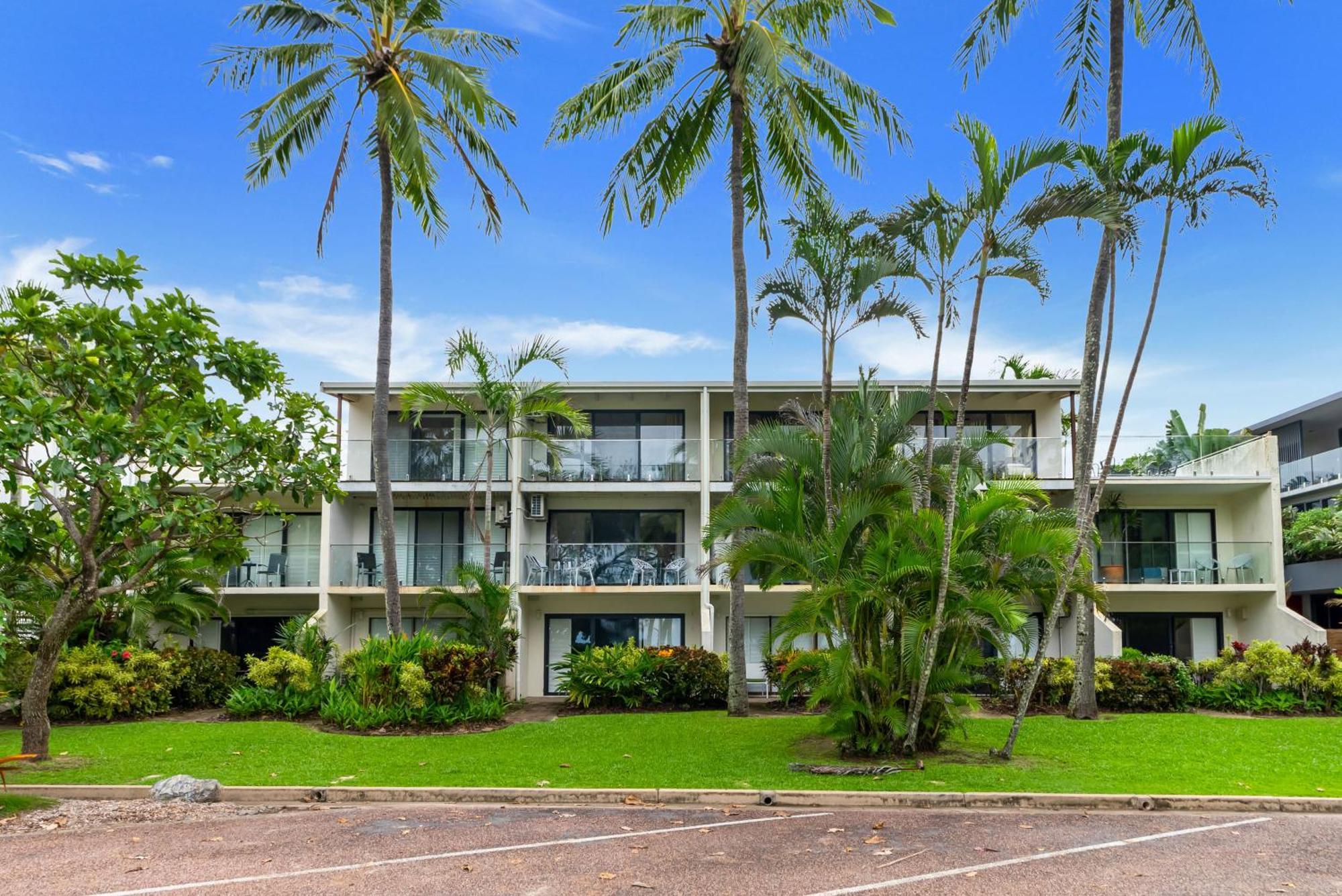 Retreat Serene - Poolside On The Esplanade Apartment Port Douglas