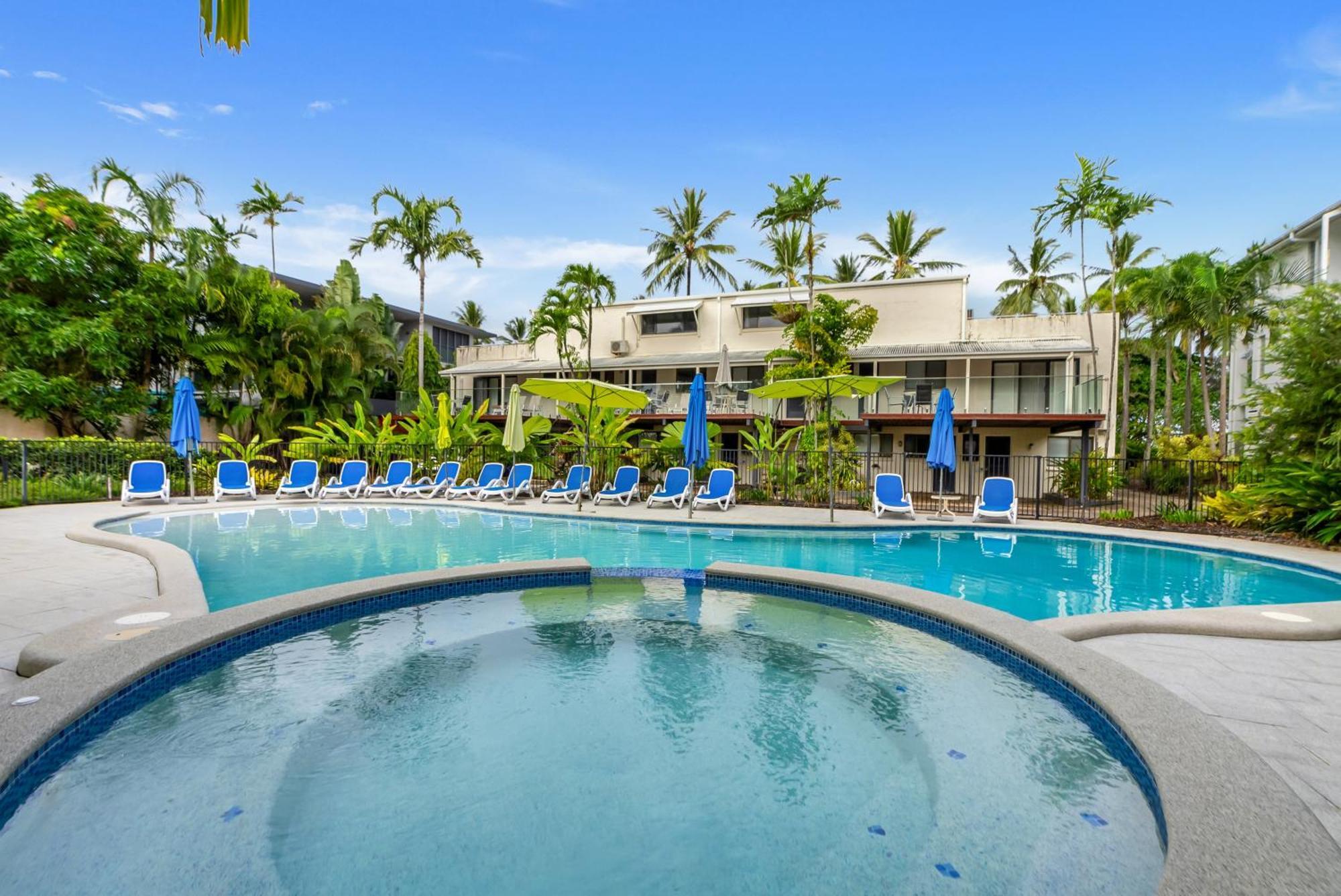 Retreat Serene - Poolside On The Esplanade