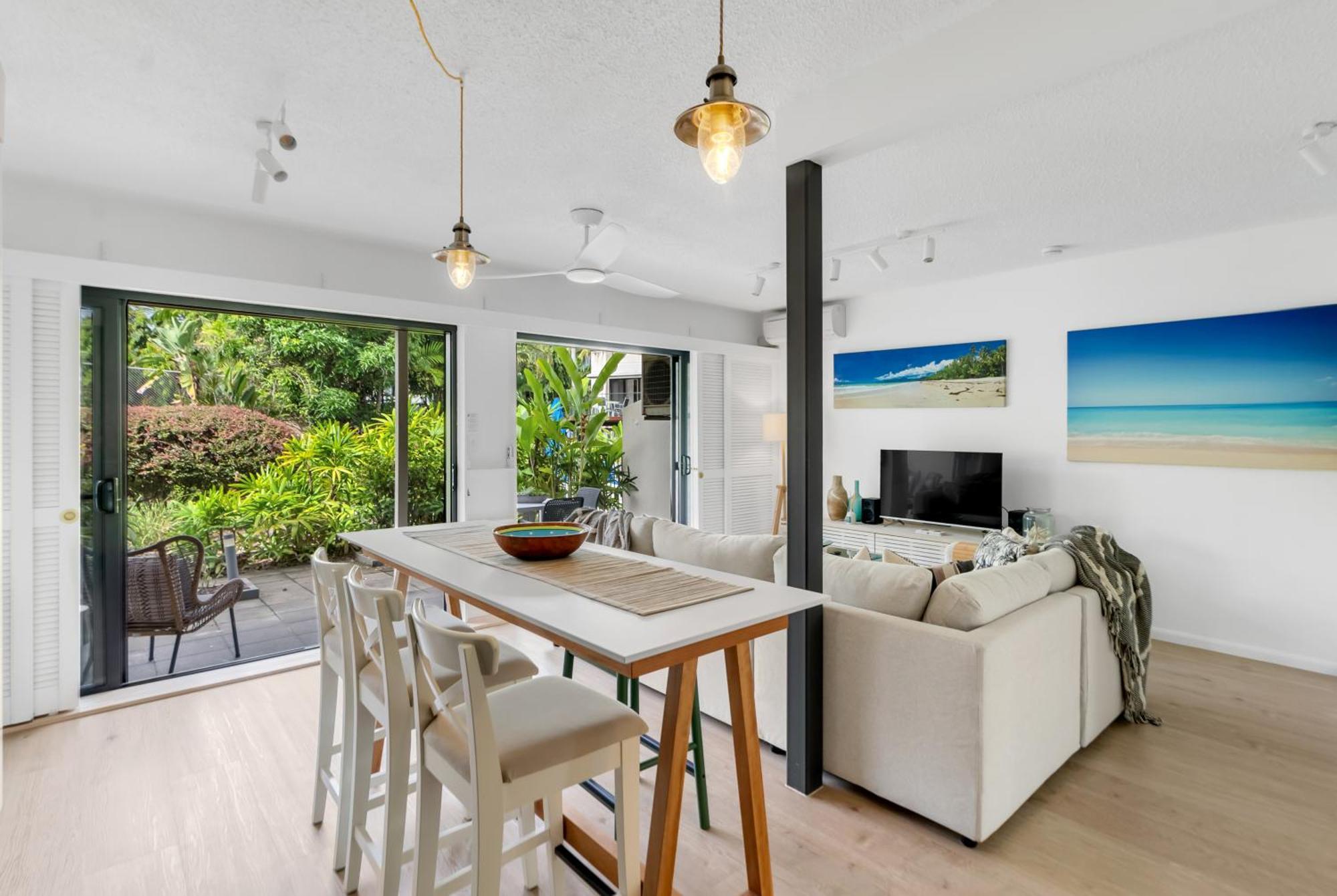 Retreat Serene - Poolside On The Esplanade Apartment Port Douglas