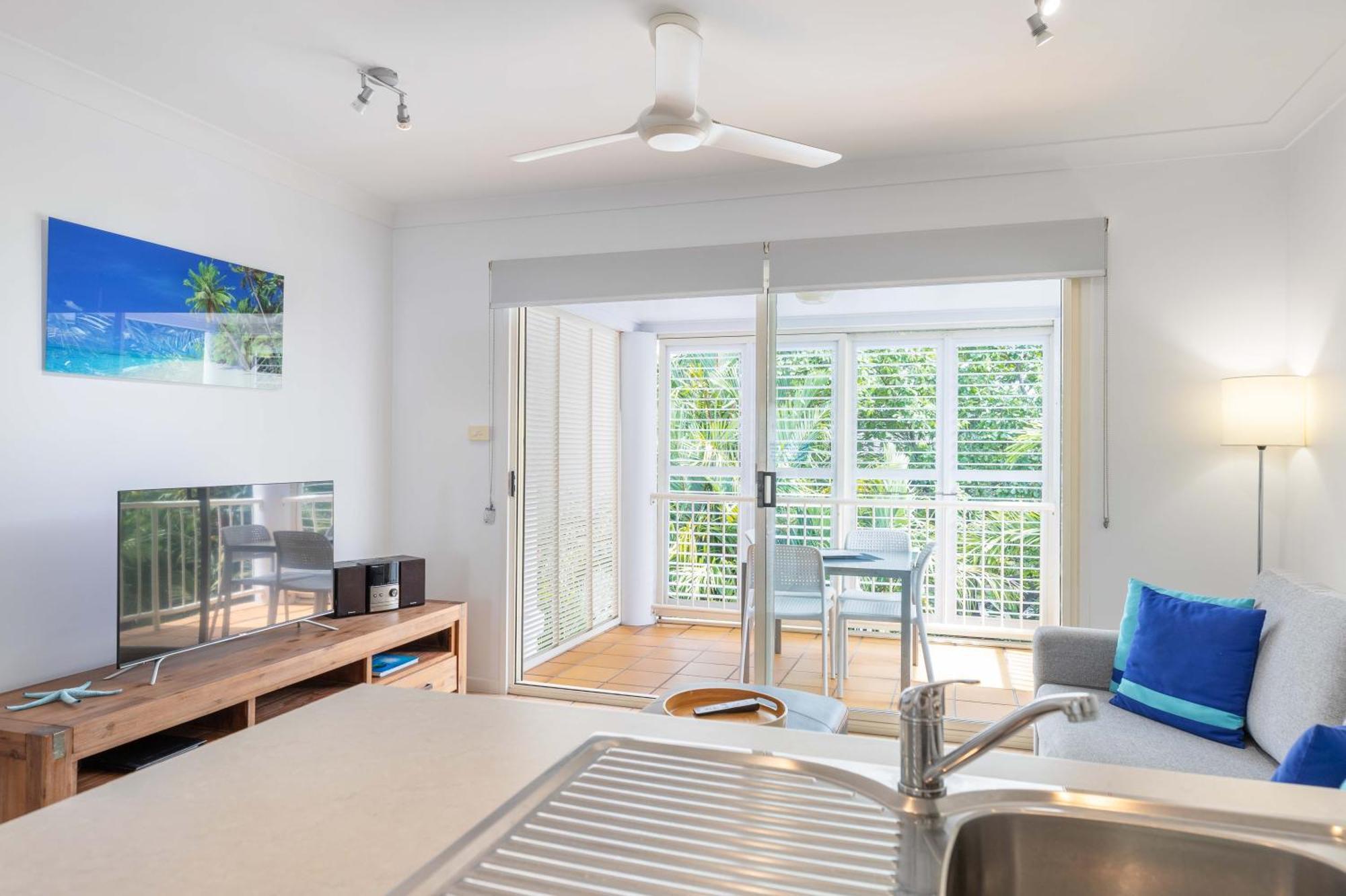 - Adults Only Oasis Aparthotel Port Douglas
