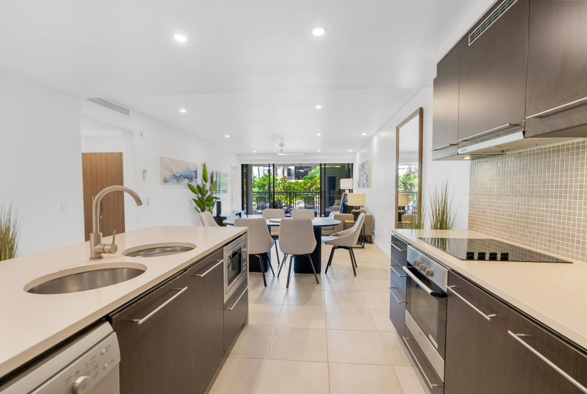 Resort-style Swim Out - A True Tropical Oasis Apartment Port Douglas