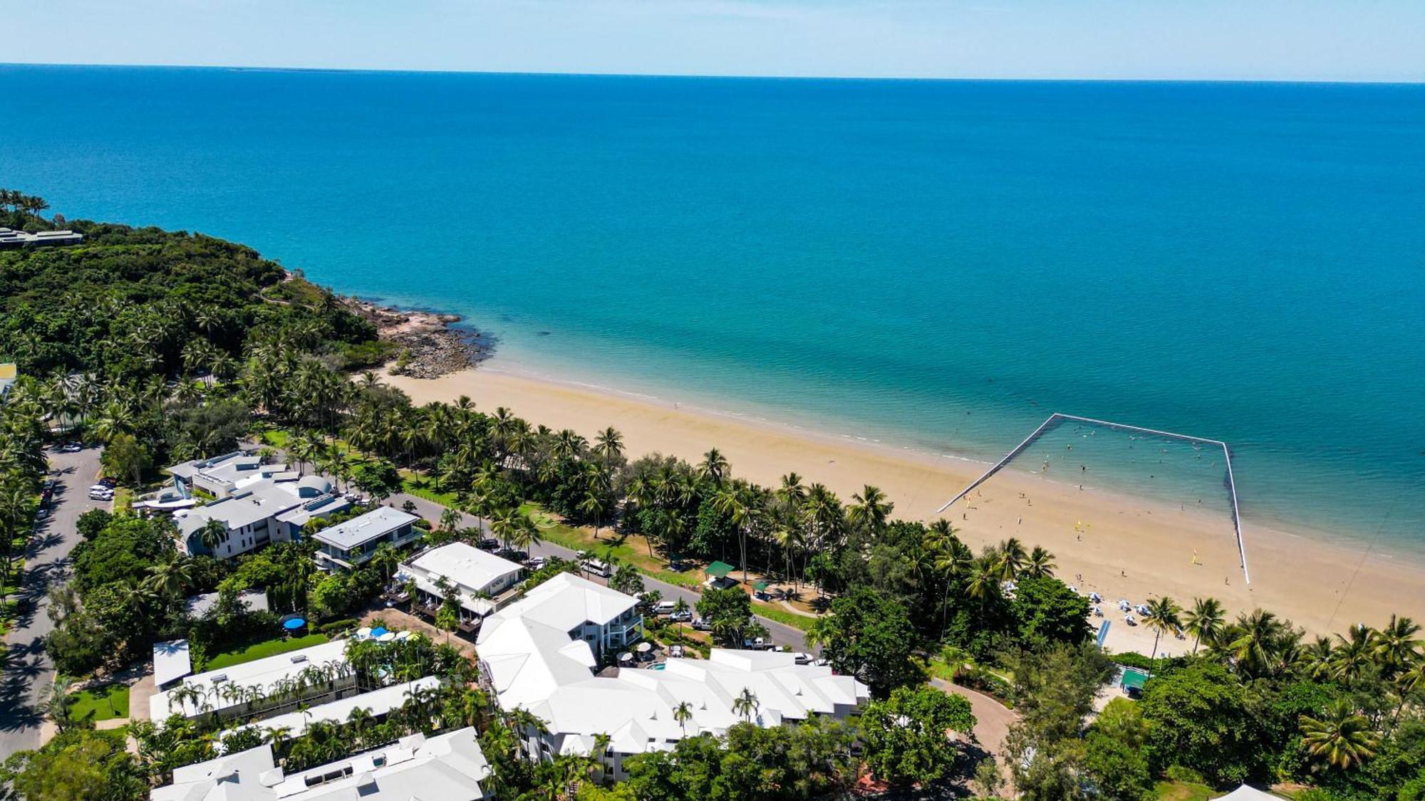 Resort-style Swim Out - A True Tropical Oasis