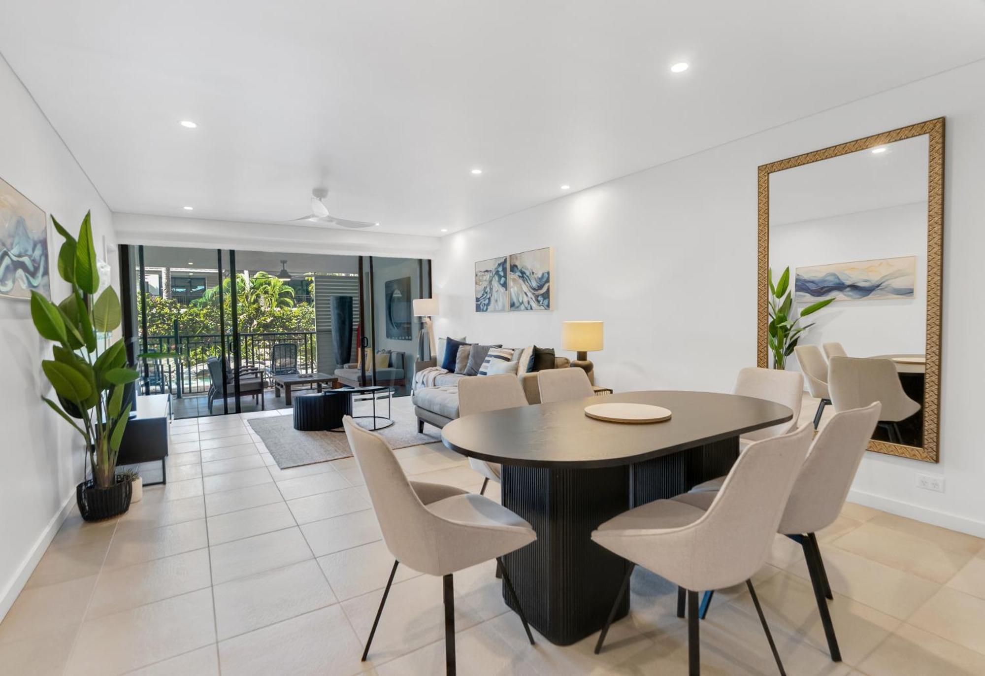 Resort-style Swim Out - A True Tropical Oasis Apartment Port Douglas