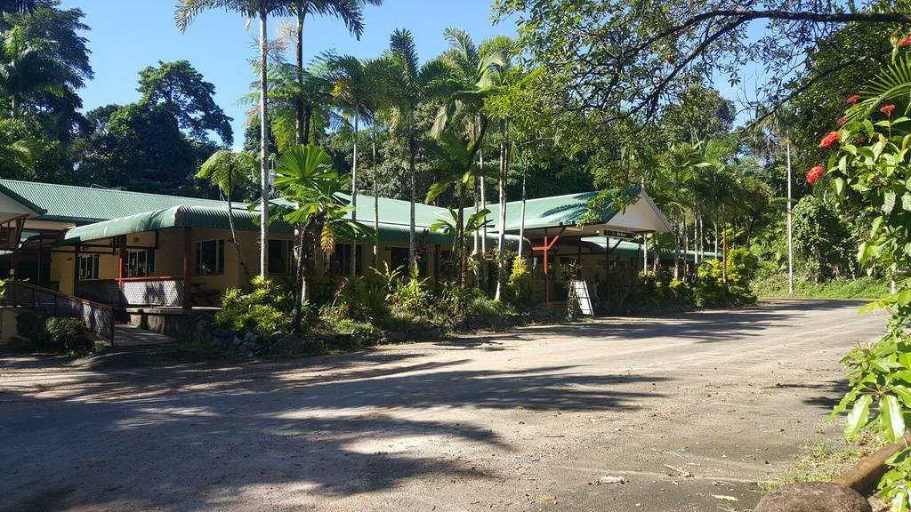 Bed & Breakfast Cow Bay Hotel Motel 3*