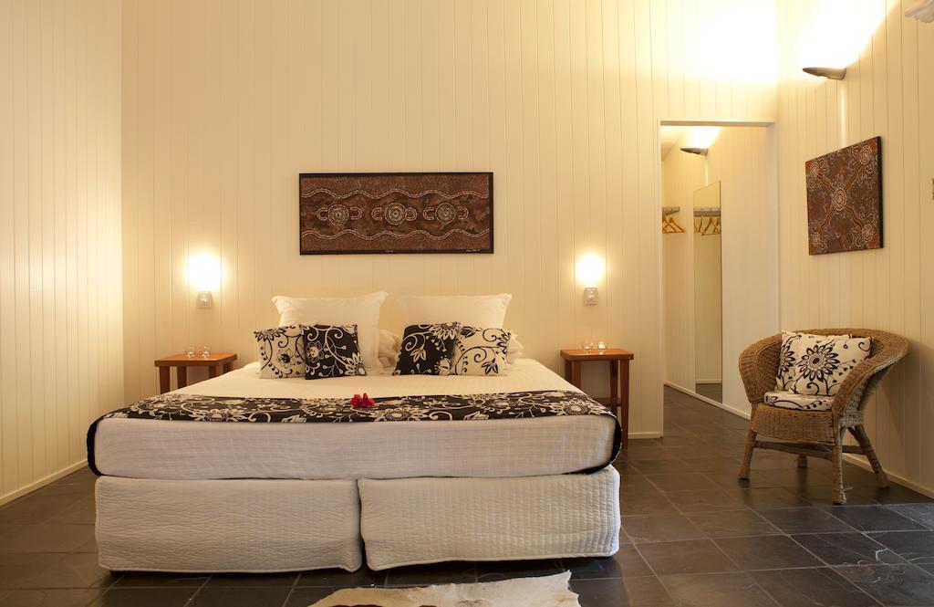 Hotel &