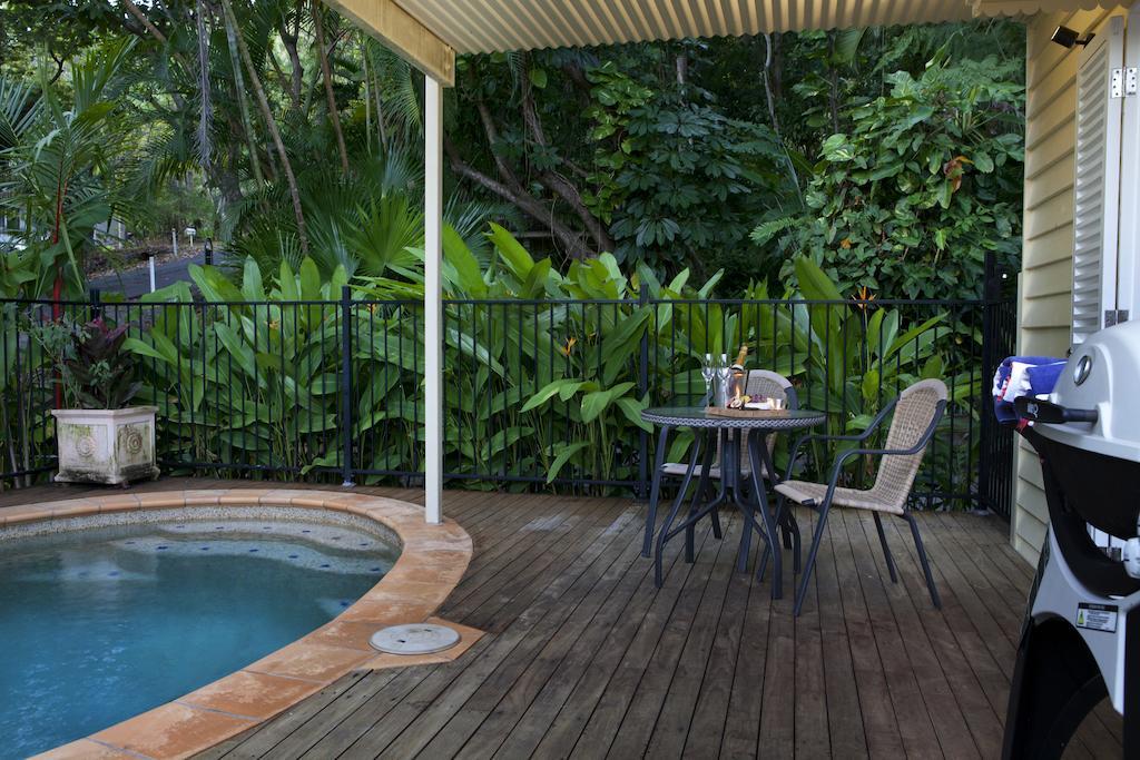 Hotel & Port Douglas