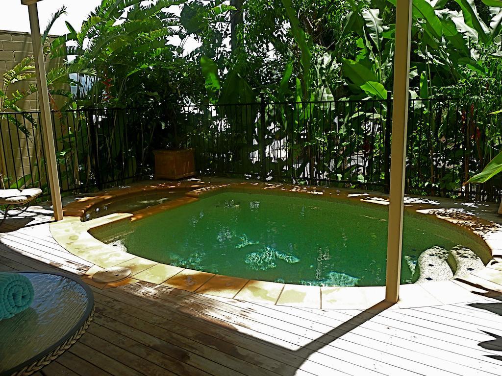 Hotel & Port Douglas