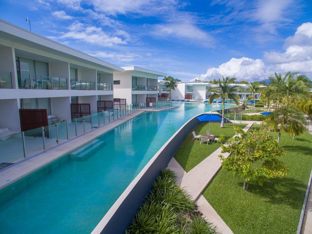 Pool Aparthotel