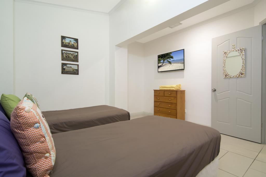Apartment Luxury Penthouse 5 Bdr 3 Bath Twin Rain Showers 365 Sq Mtrs Port Douglas