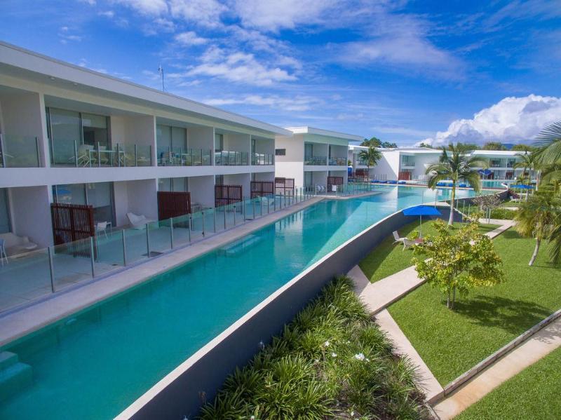 Pool Aparthotel 4*