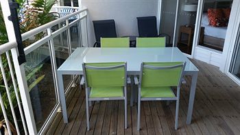 Seascape Holidays- Beaches Apartment
