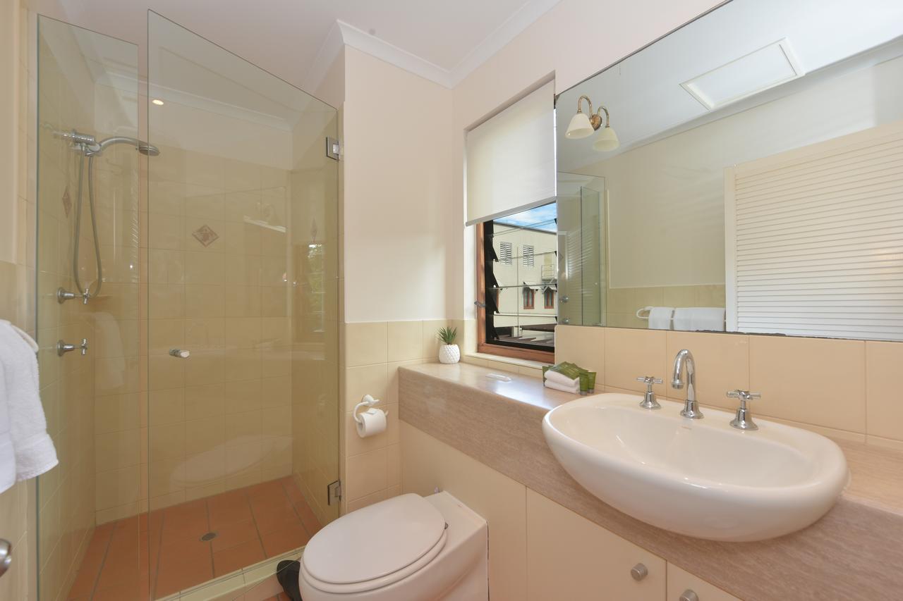 Seascape Holidays-14 Mediterranean Apartment Port Douglas