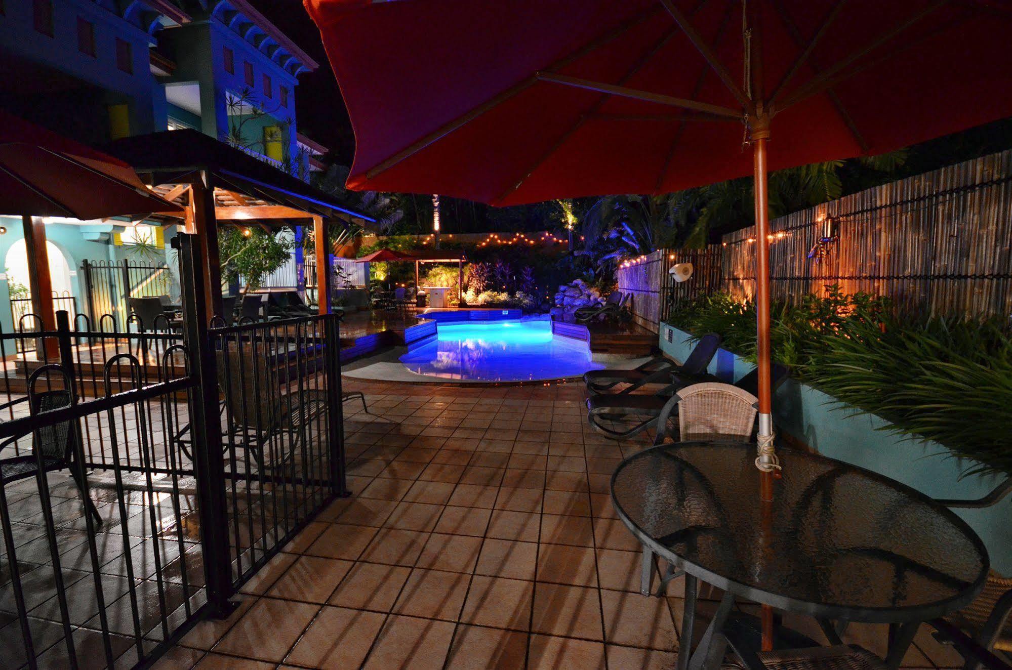 Le Cher Du Monde Adults Only 4*