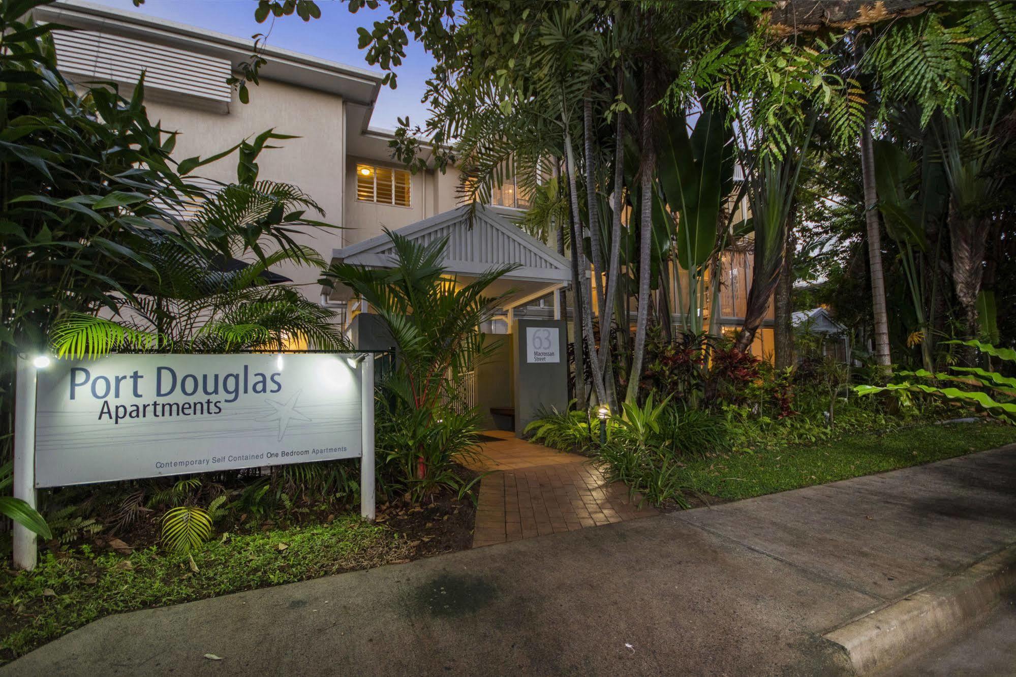 - Adults Only Oasis Aparthotel Port Douglas