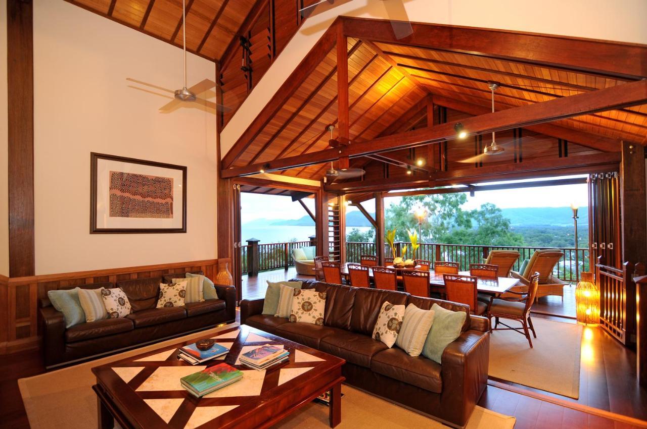 Empat Puluh Dua Port Douglas