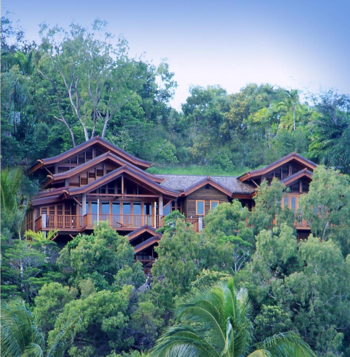 Empat Puluh Dua Port Douglas