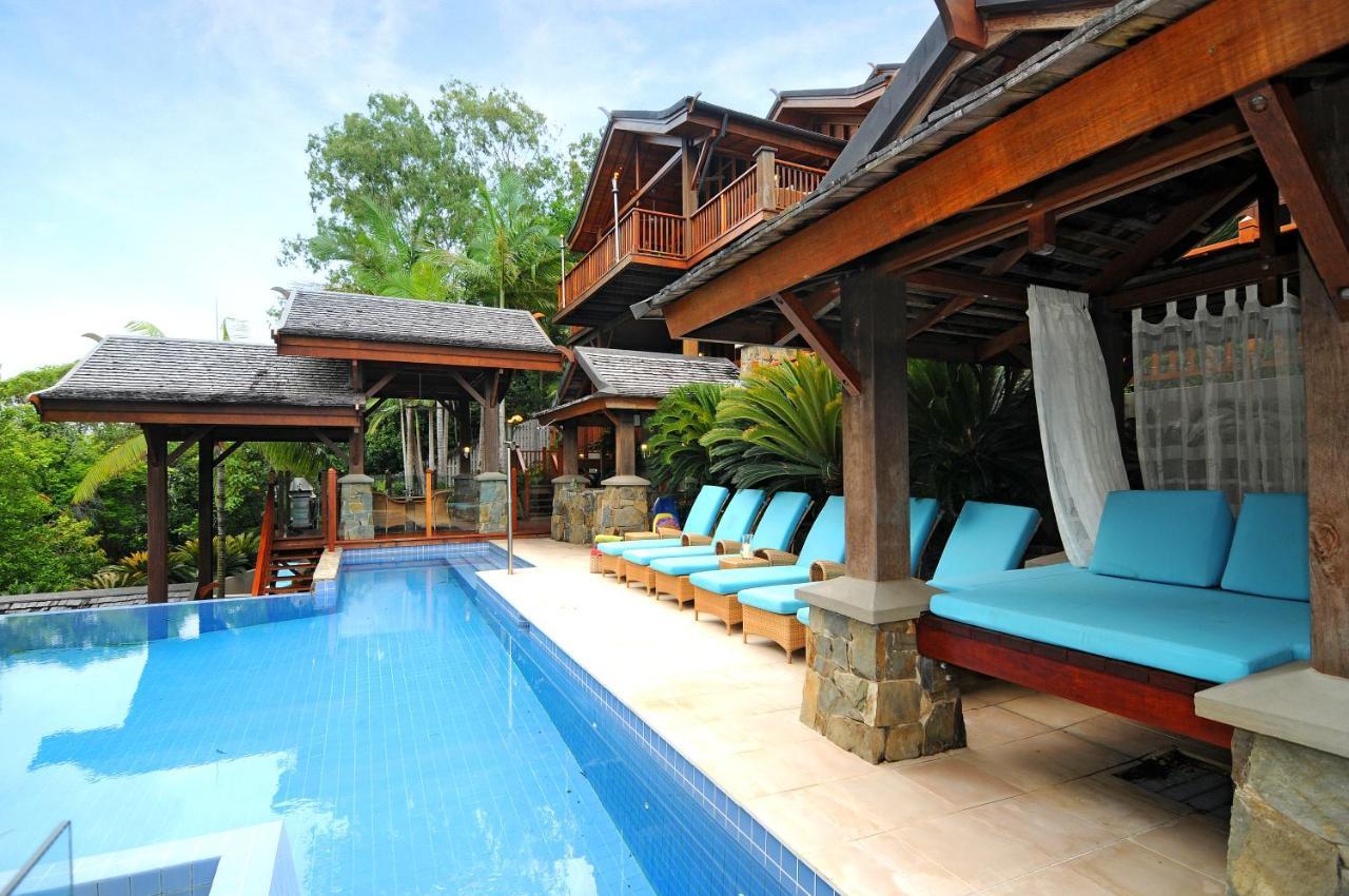 Villa Empat Puluh Dua *
