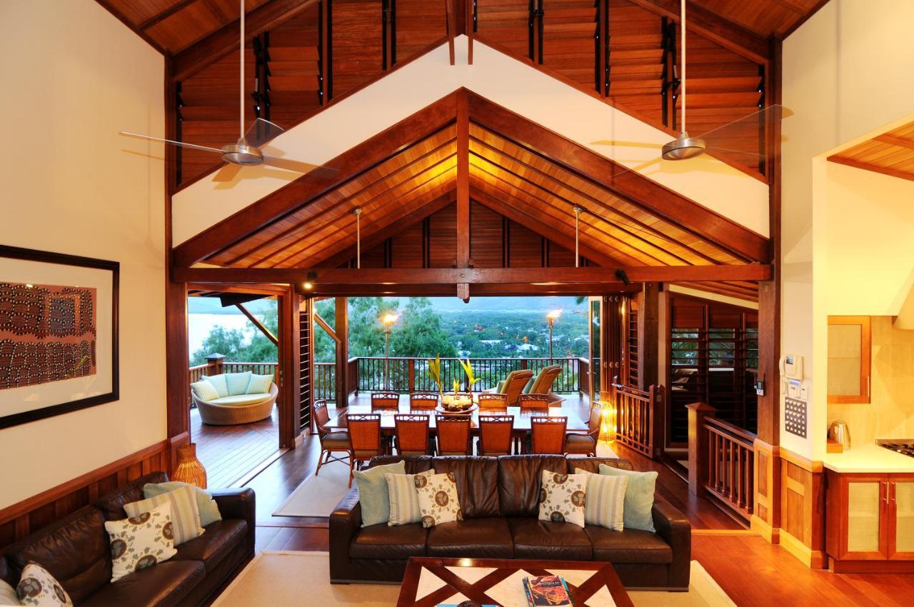 Empat Puluh Dua * Port Douglas