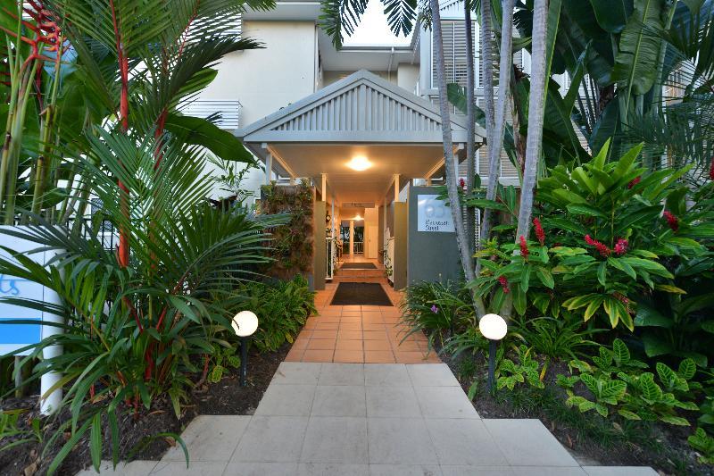 - Adults Only Oasis 4*