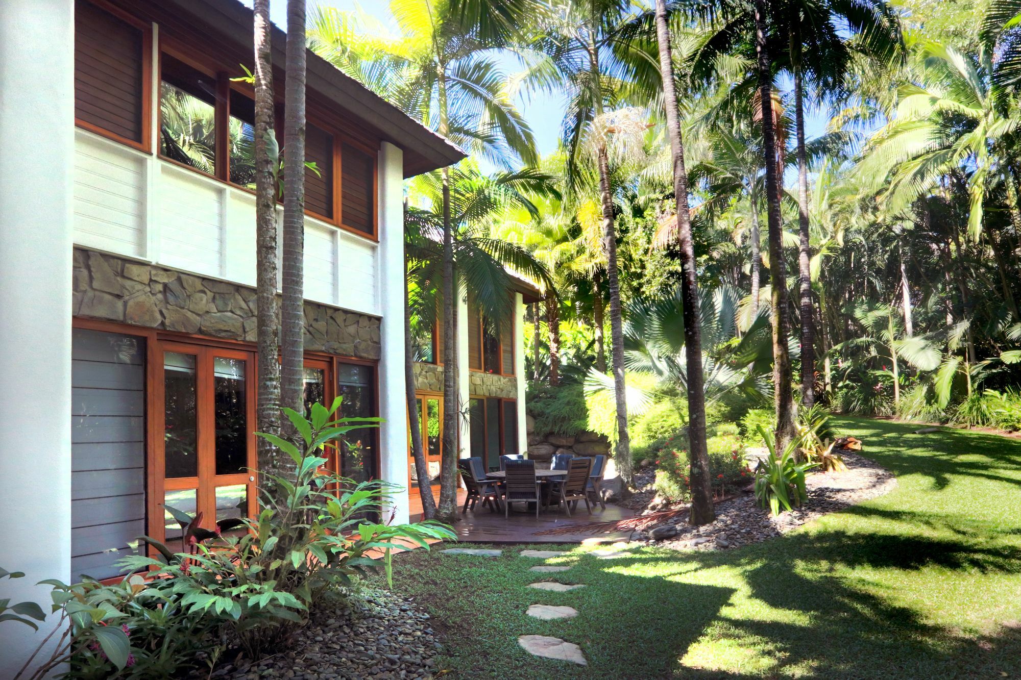 17 Wharf Street Apartment *