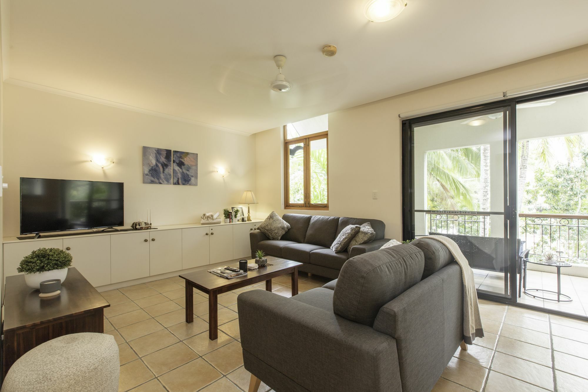 Seascape Holidays-14 Mediterranean Apartment *