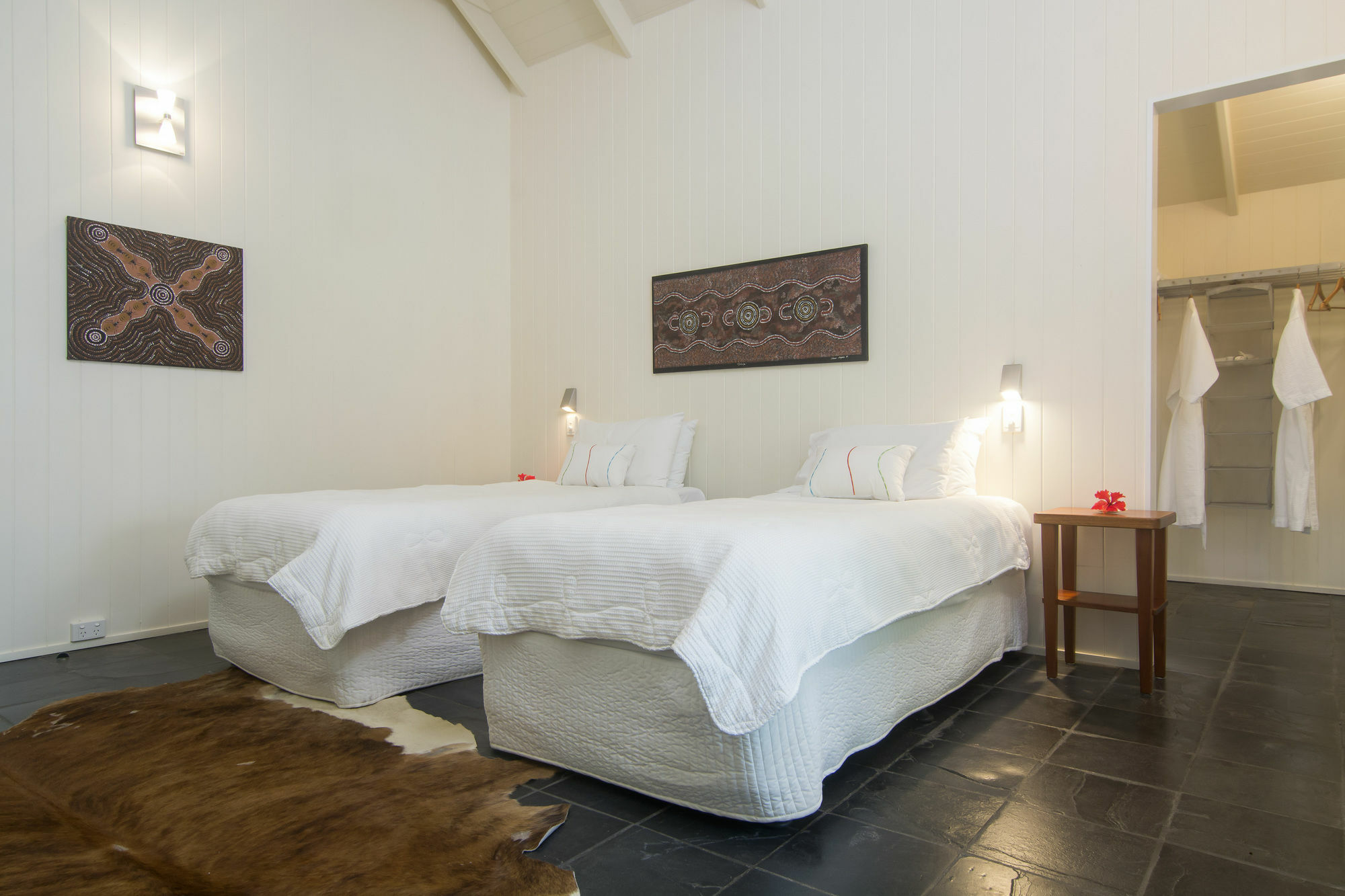 Hotel &