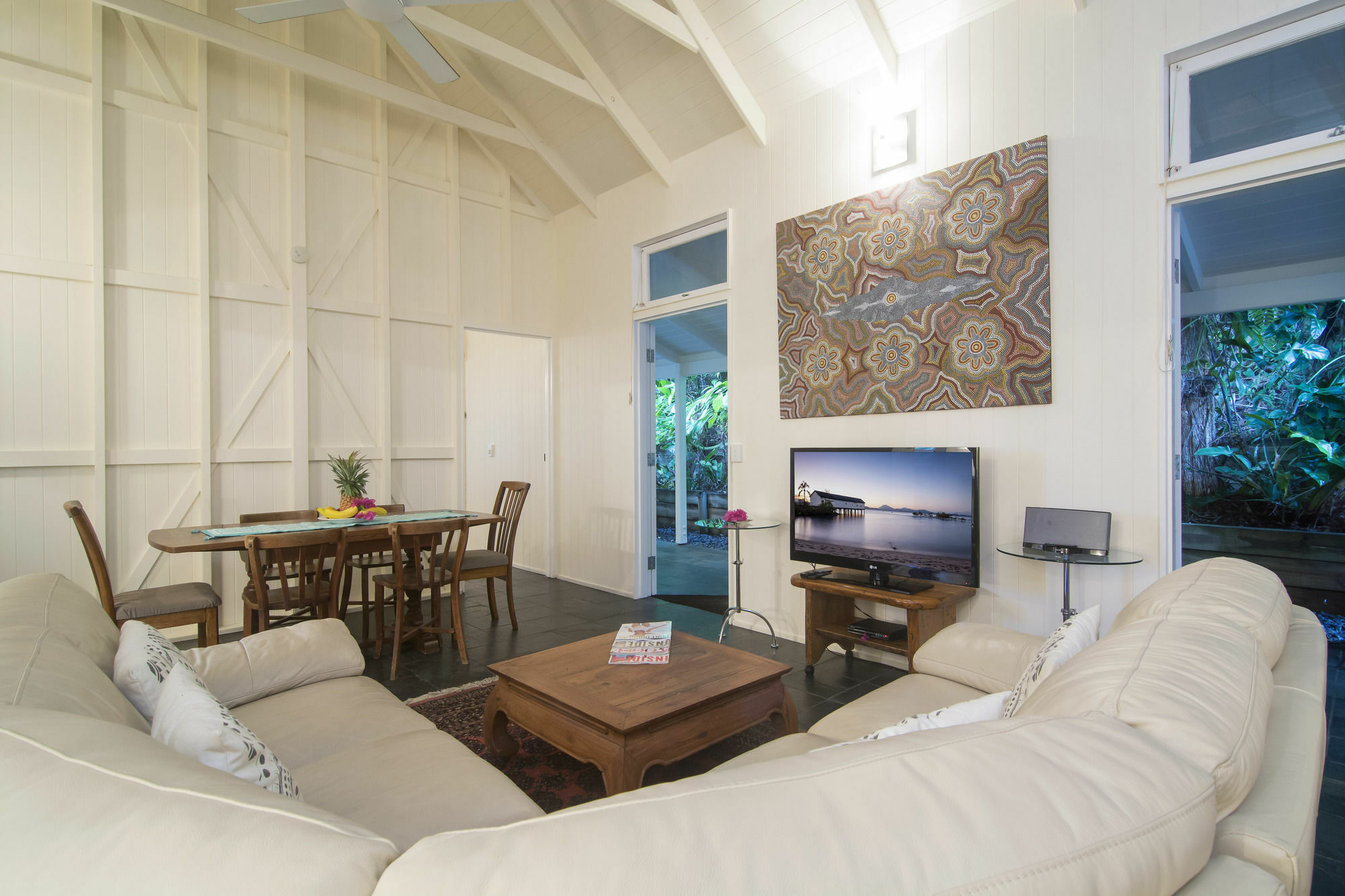 Hotel & Port Douglas