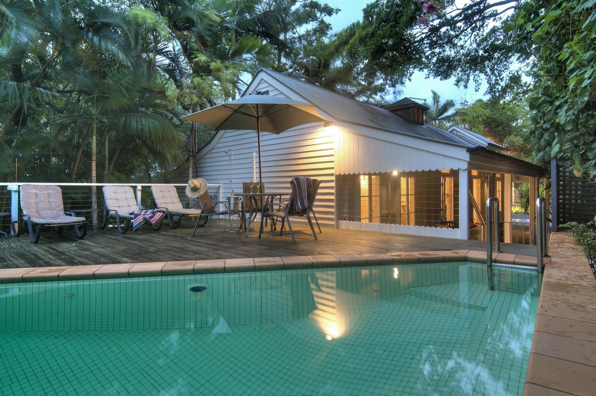Hotel & Port Douglas