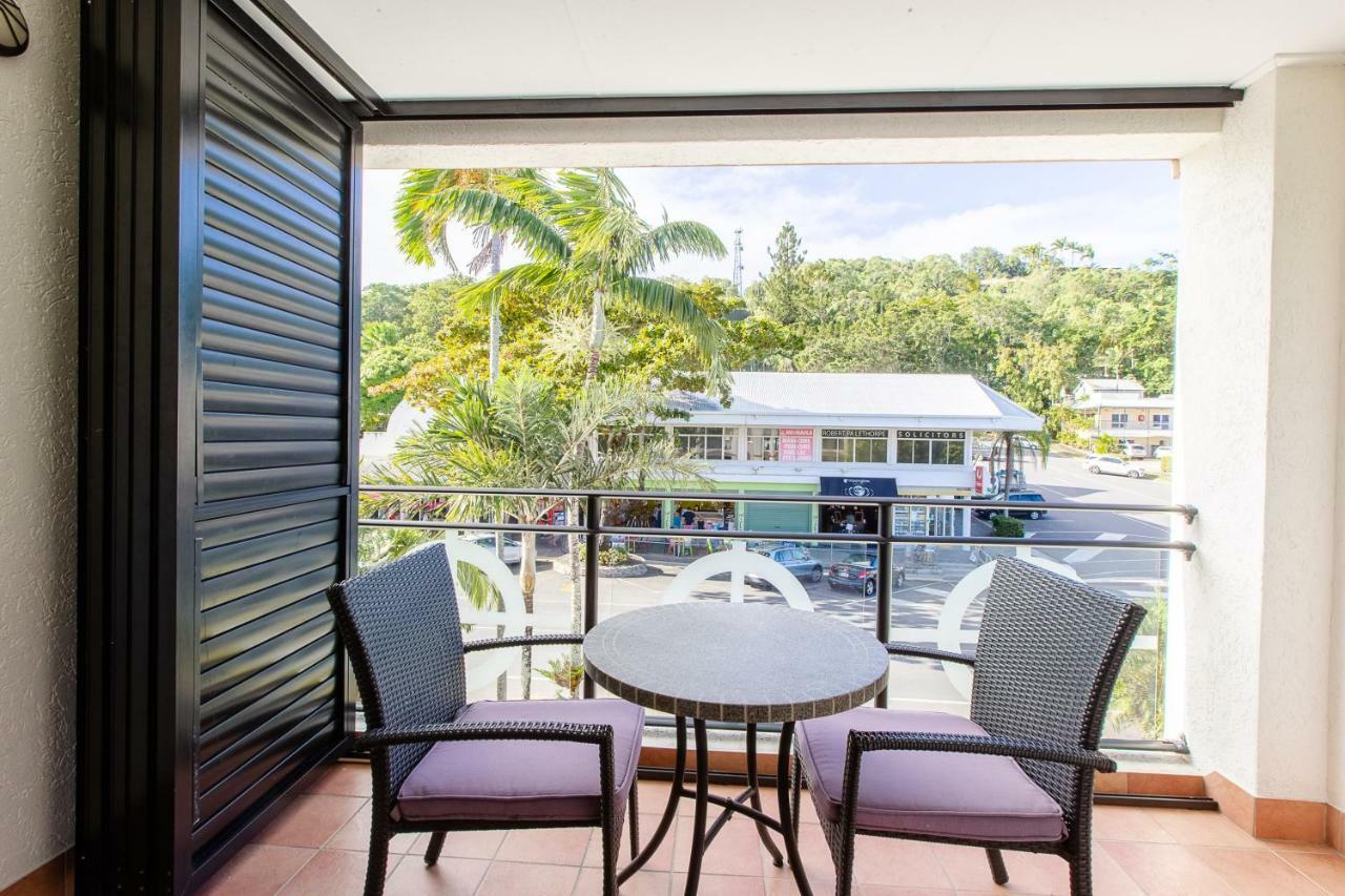 Regal 32 - Bath - Macrossan St Port Douglas