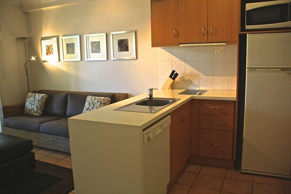- Adults Only Oasis 4*