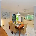 Sandwater-Tropical Beachside Holiday House