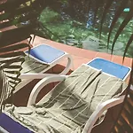 Club Tropical Resort - Newly Renovated Studio Apartments