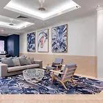 Magnificent 2 Bed Unit In Heart Of Port Douglas