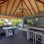 Magnificent 2 Bed Unit In Heart Of Port Douglas