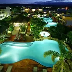 Magnificent 2 Bed Unit In Heart Of Port Douglas
