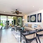 The Posh Penthouse With Stunning Rooftop Oasis, Free Parking And Wifi